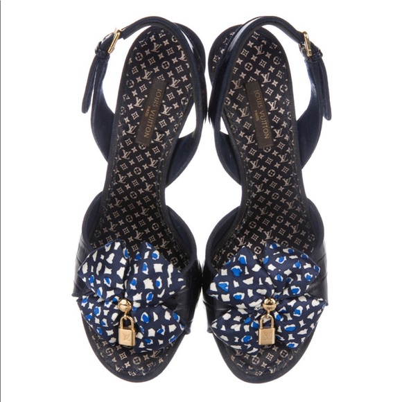 Sold Louis Vuitton Navy Monogram Satin Bow heels - Picture 2 of 8